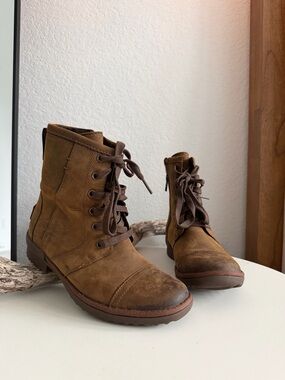 UGG Brown Lace-Up Leather Boots